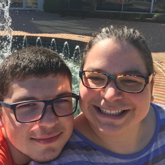 Meet your Posher, Amy! - Picture 2 of 6